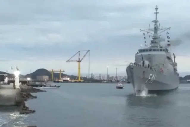 Fragata Defensora durante el incidente.